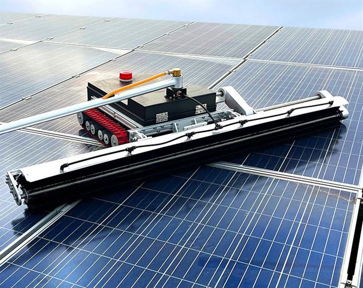 Ferngesteuerter Reinigungsroboter für PV-Module